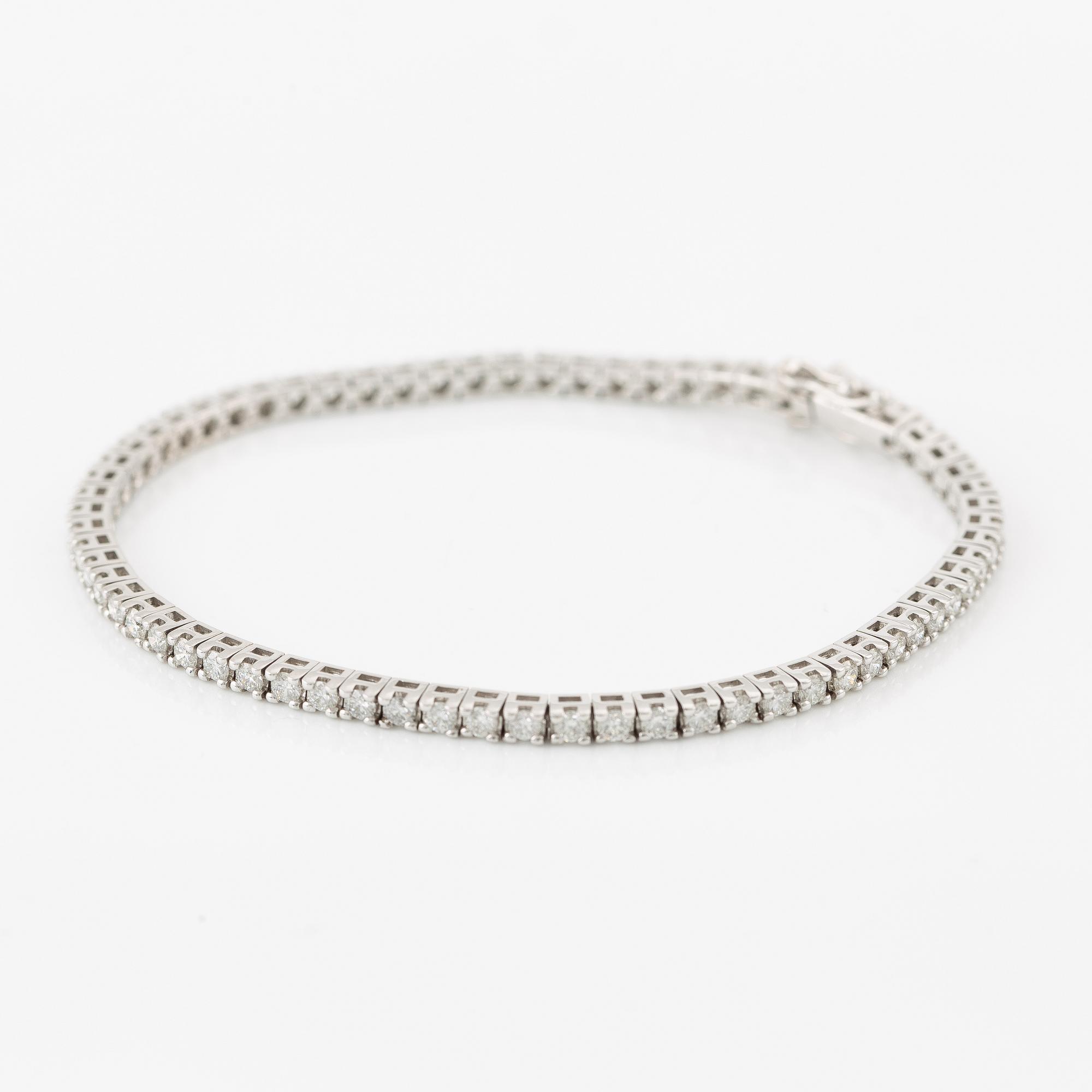 Tennis bracelet, 18K white gold set with brilliant-cut diamonds, accompanied by HRD report.