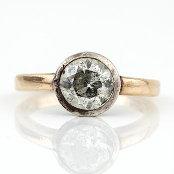 ENSTENSRING, guld, gammalslipad diamant ca 1.50 ct. Kvalitet ca I/Piqué. Vikt ca 2,5 gram.