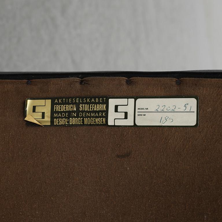 BØRGE MOGENSEN, fåtölj med fotpall modell 2204, Frederica Stolefabrik, Danmark, 1900-talets andra hälft.