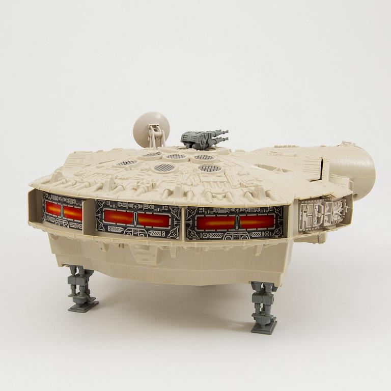 A vintage Star Wars Millennium Falcon Palitoy 1983.