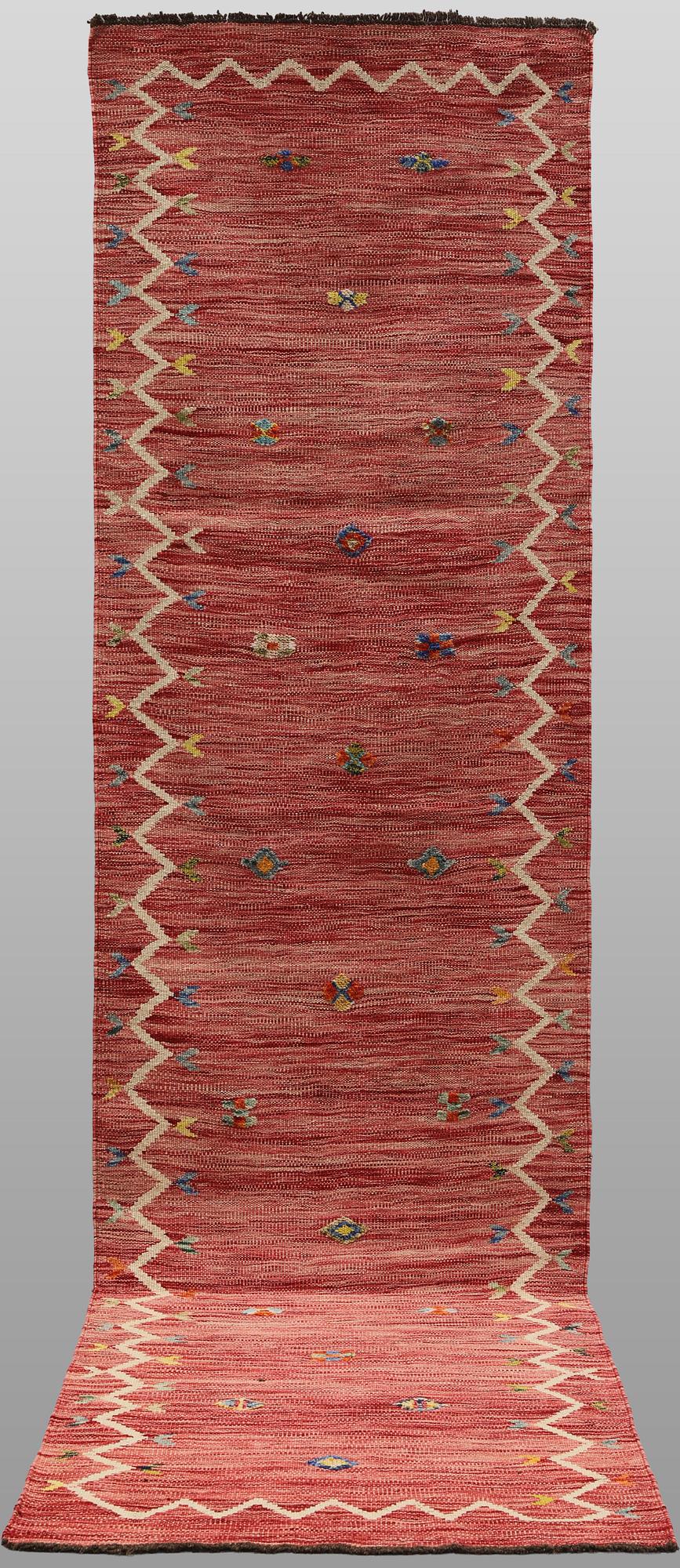 A Kelim runner carpet, 296 x 84 cm.