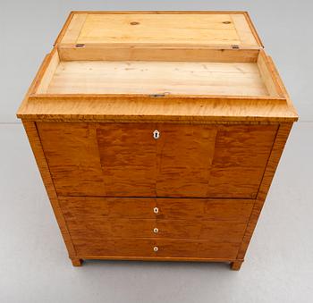 CHIFFONJÉ, 1800-talets mitt.