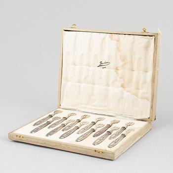 Ostrongafflar, 12 st, silver, Paris, Frankrike omkring år 1900.