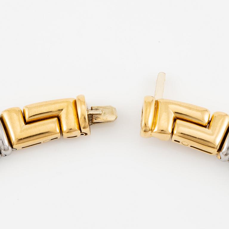 A Bulgari necklace "Monete" in 18K gold with an ancient coin.