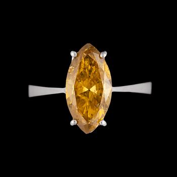 1153. RING, navettslipad fancy greenish-yellow diamant, 2.46 ct.