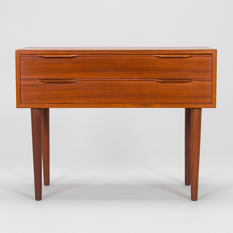 Byrå, teak, Danmark, 1900-talets mitt.