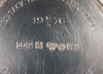 POKAL, BÄGARE samt SKÅL PÅ FOT, silver, 1900-tal. Total vikt ca 550 gram.