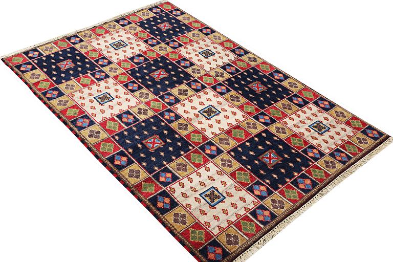 A Kashghai rug, c. 205 x 140 cm.