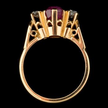 RING, 18 k guld med rubin samt åttkantslipade diamanter ca 0,20 ct, Svedboms Guldsmeds Ab, 1948. Vikt ca 3,7 g.