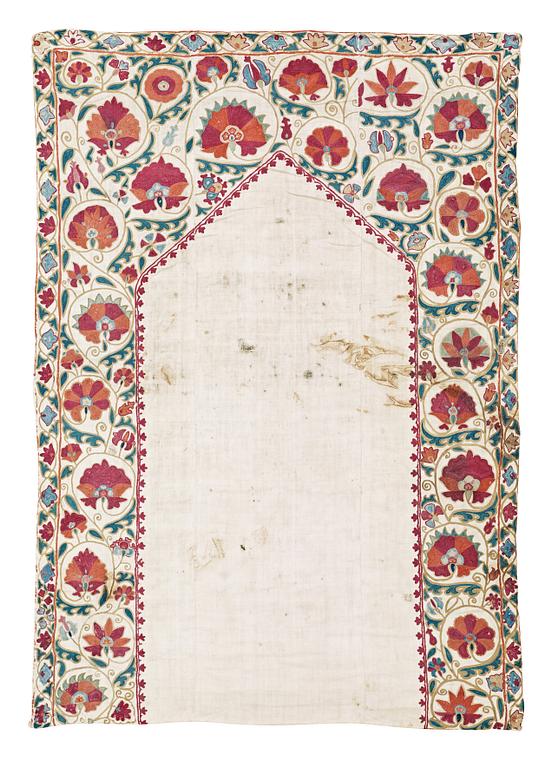 ANTIQUE UZBEK SUZANI. 124 x 86 cm.