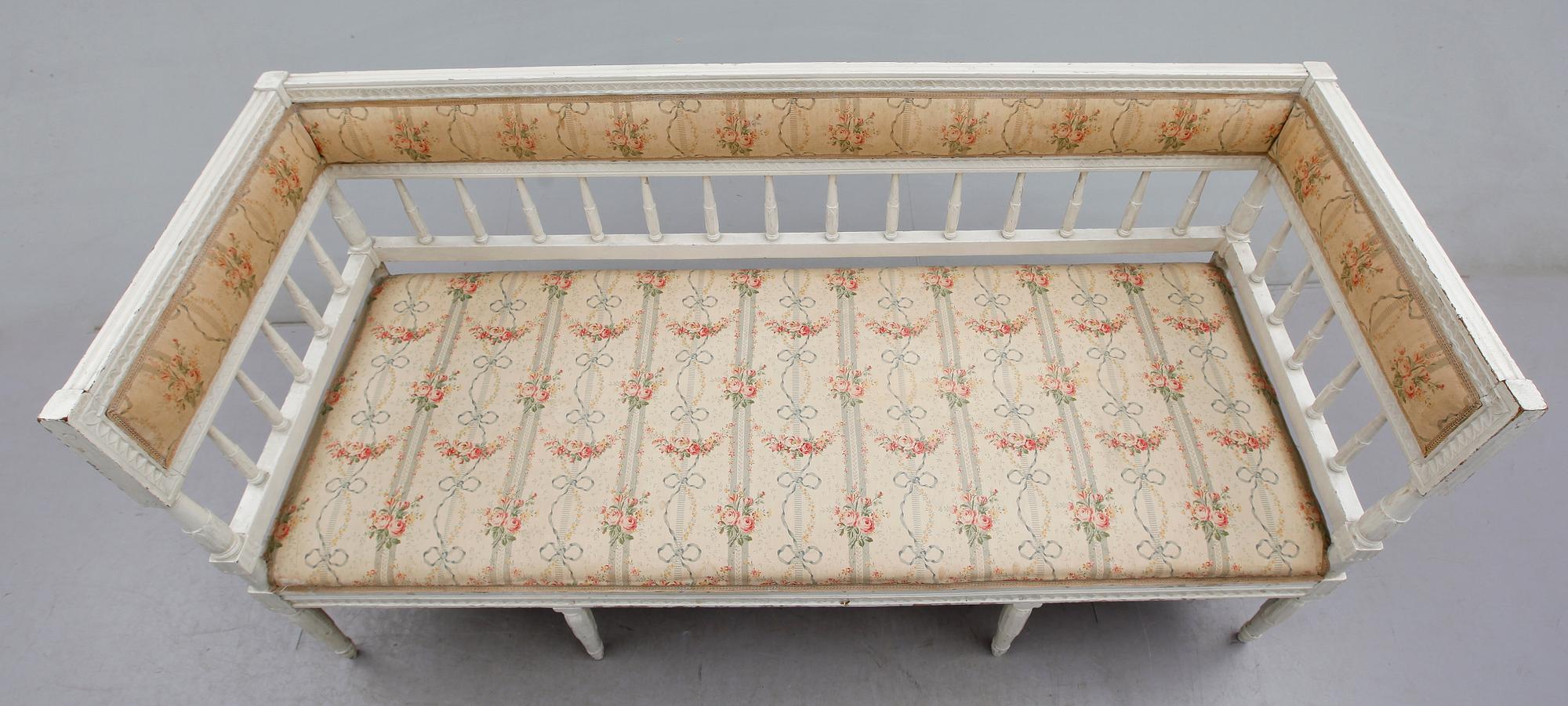 SOFFA, sengustaviansk, omkring år 1800.