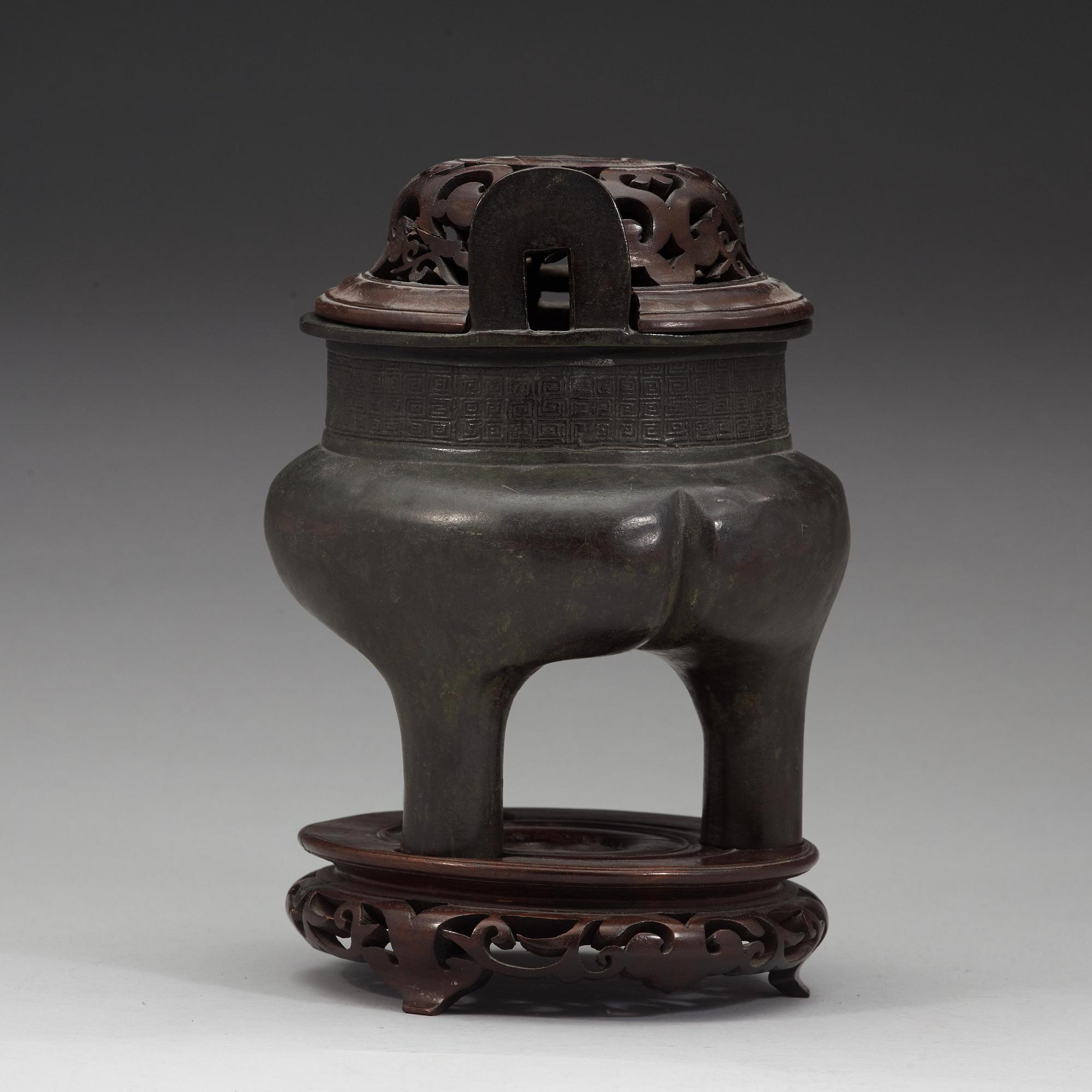 RÖKELSEKAR, brons. Qingdynasty (1644-1912).