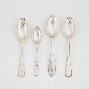 Twelve Swedish silver dessert spoons and 16 teaspoons, 19th century.