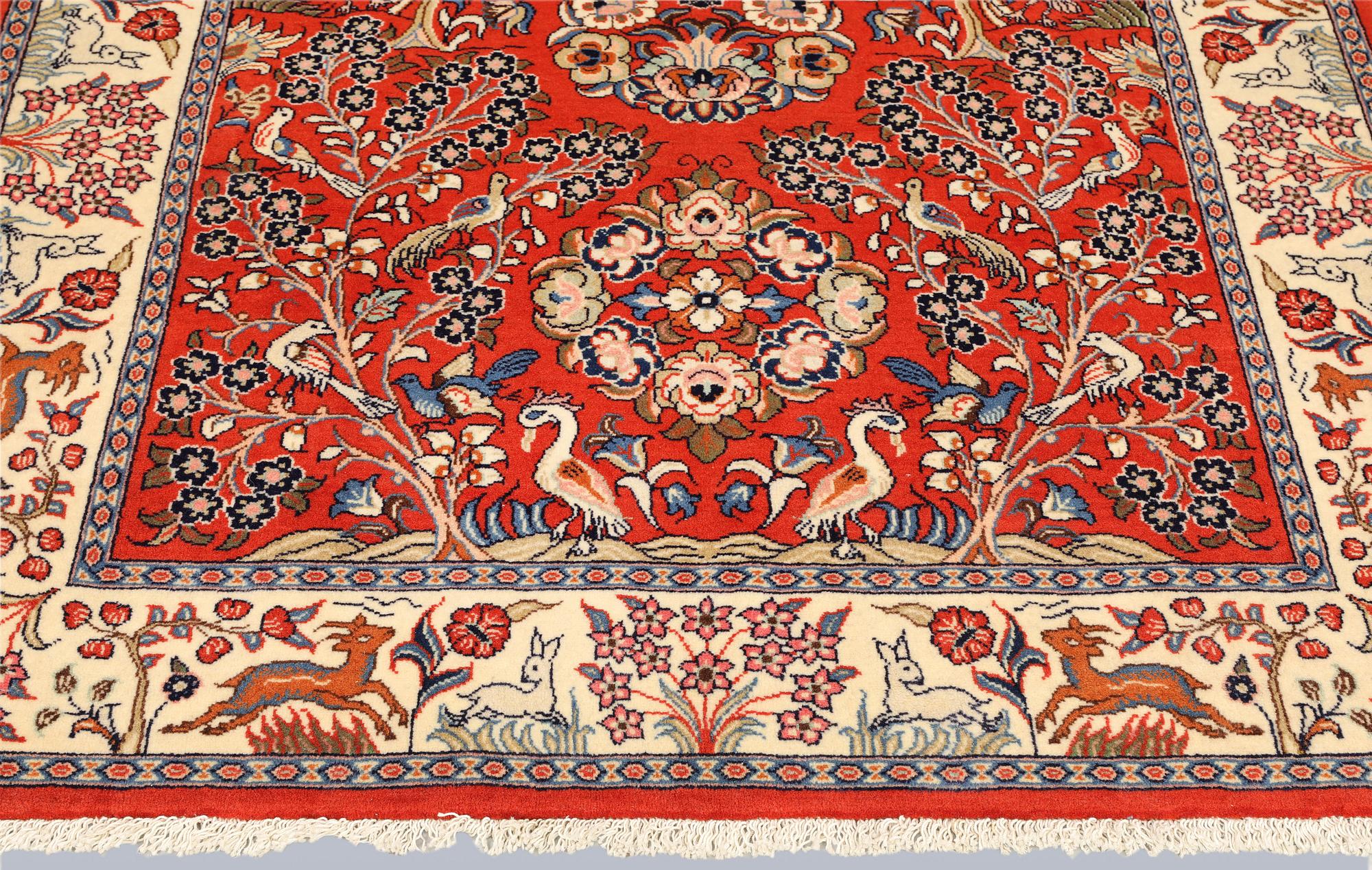 A Sarouk rug, approx. 212 x 140 cm.