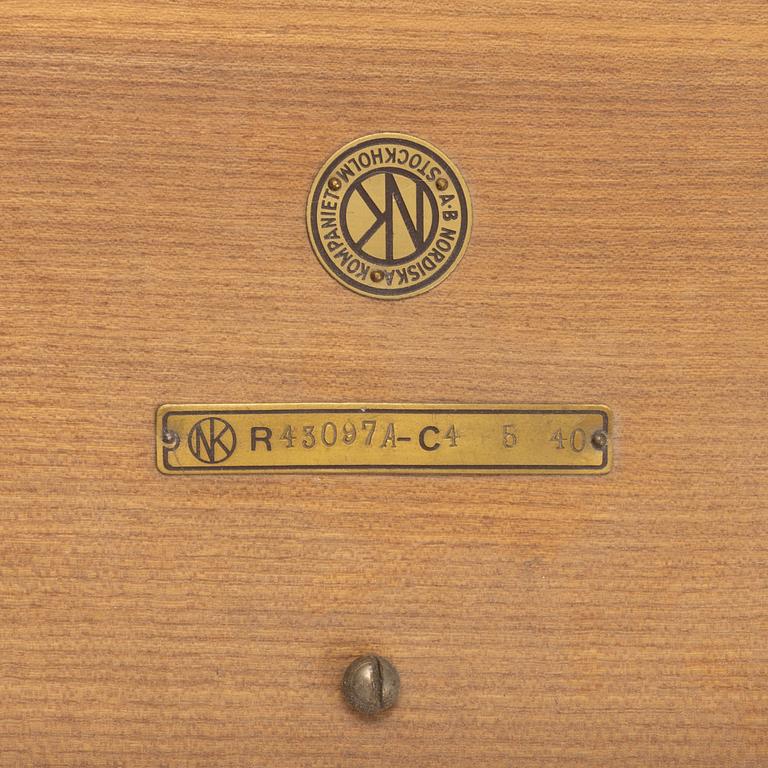 Elias Svedberg, a 'Triva' dining table, Nordiska Kompaniet, 1940.