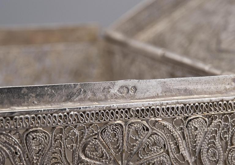 SKRIN, silver, filigranarbete, 1900-tal. Svenska importstämplar. Vikt 190 g.
