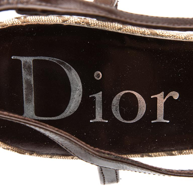 SKOR, Christian Dior.