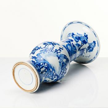 A Chinese blue and white 'Yen-Yen' Vase, Qing dynasty, Kangxi (1662-1722).