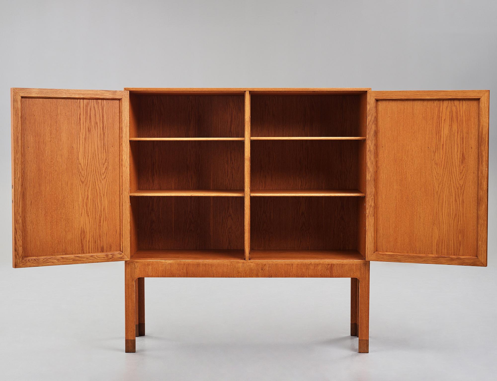 HANS J WEGNER, "Ekollon", skåp, Mikael Lauersen, Danmark 1940-tal.