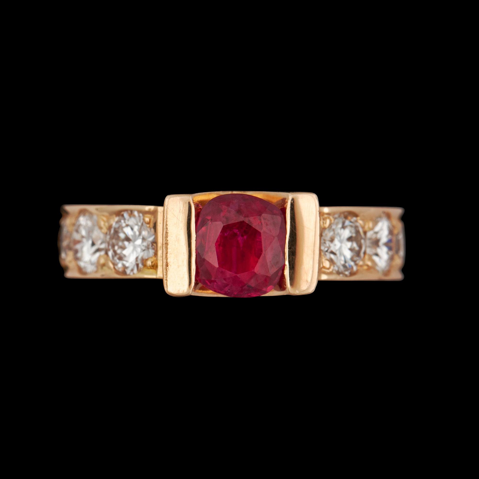 RING, rubin och 8st briljantslipad diamanter tot ca 1 ct.