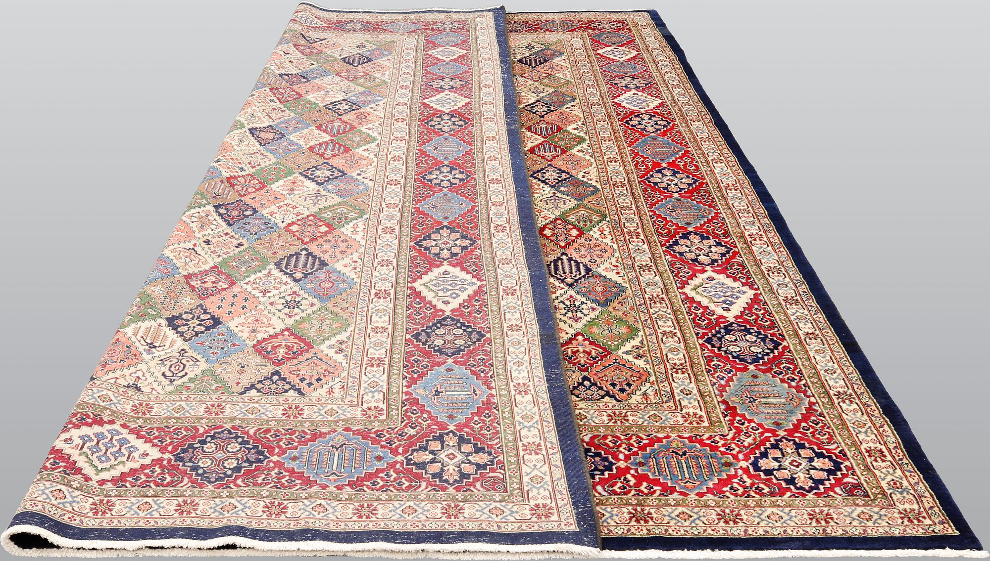 Carpet, Saruk, 363 x 268 cm.