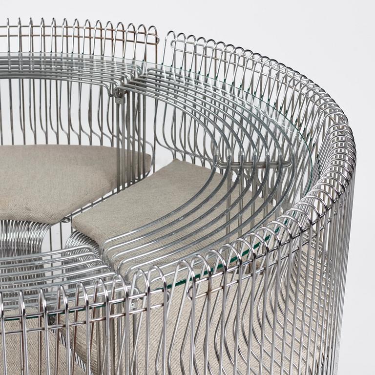 Verner Panton, "Pantonova", matbord och 6 stolar, modell "102 S-G", Fritz Hansen, Danmark 1970-tal.