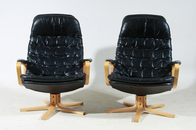 FÅTÖLJER, ett par, Dux. 1900-talets andra hälft.