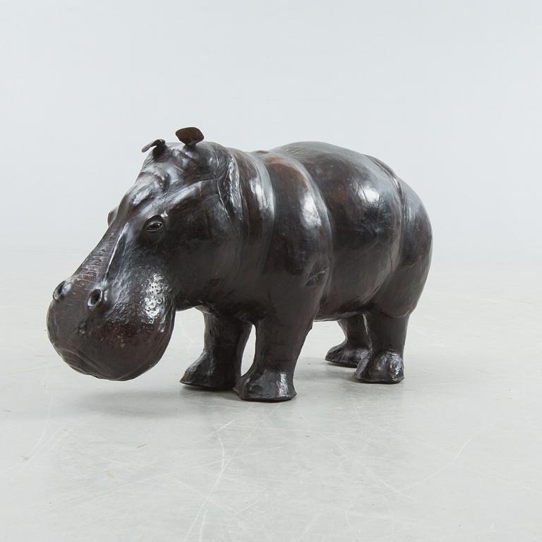 FOTPALL, i form av flodhäst, 1900-talets andra hälft.