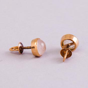 A 1950s three piece jewellery set with 14K gold and rose quartz.