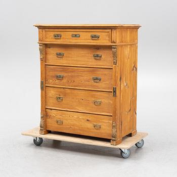 A pinewood chest of drawers, end of the 20th Century.