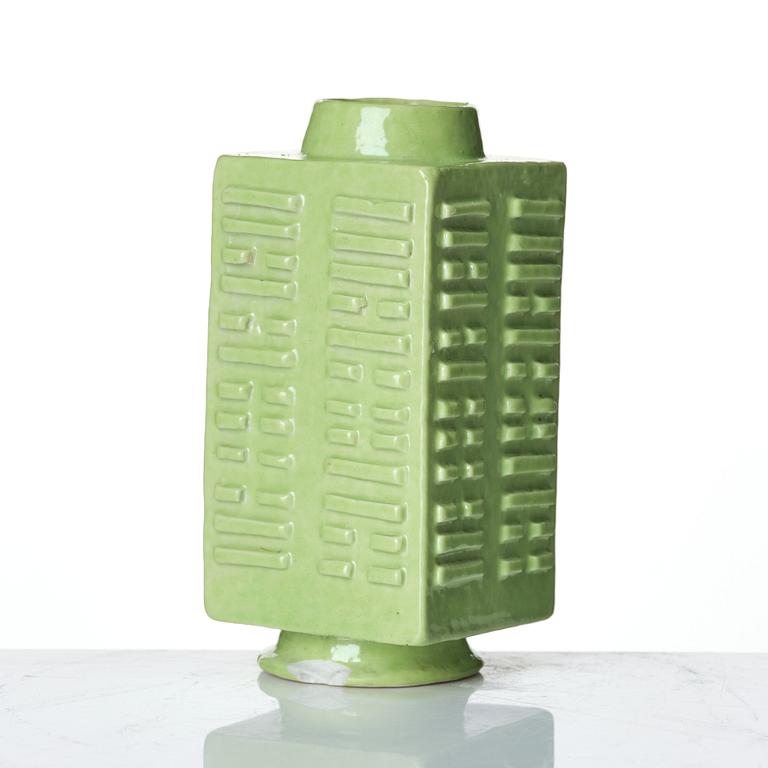 A bright green glazed cong-shaped 'trigram' vase, Qing dynasty, 19th Century.