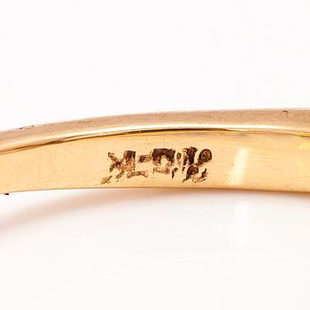 An 18K gold ring with marquise cut diamonds ca. 0.45 ct in total.