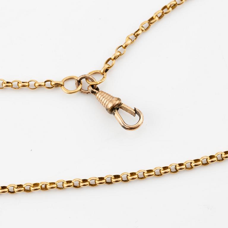 Chain and pendant in 18K gold with pearls.