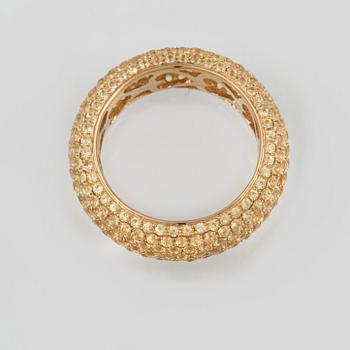 RING, 18K guld med fasettslipade gula safirer ca 3.64 ct. Vikt 4,7 gram.