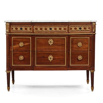 40. A Louis XVI late 18th century commode.