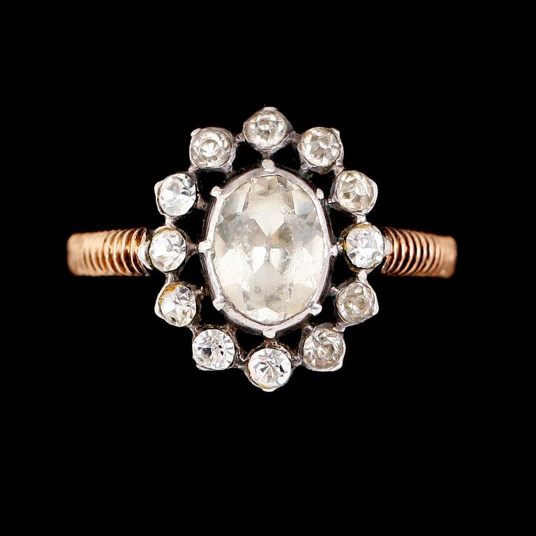 RINGAR, 2 st, 18 k guld och silver, pastestenar. Total vikt ca 5 g.