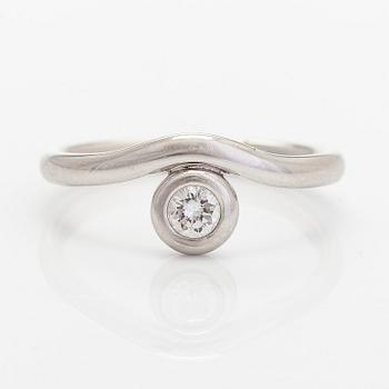 Tiffany & Co, Elsa Peretti, a platinum 'Diamonds by The Yard' ring with a brilliant-cut diamond.