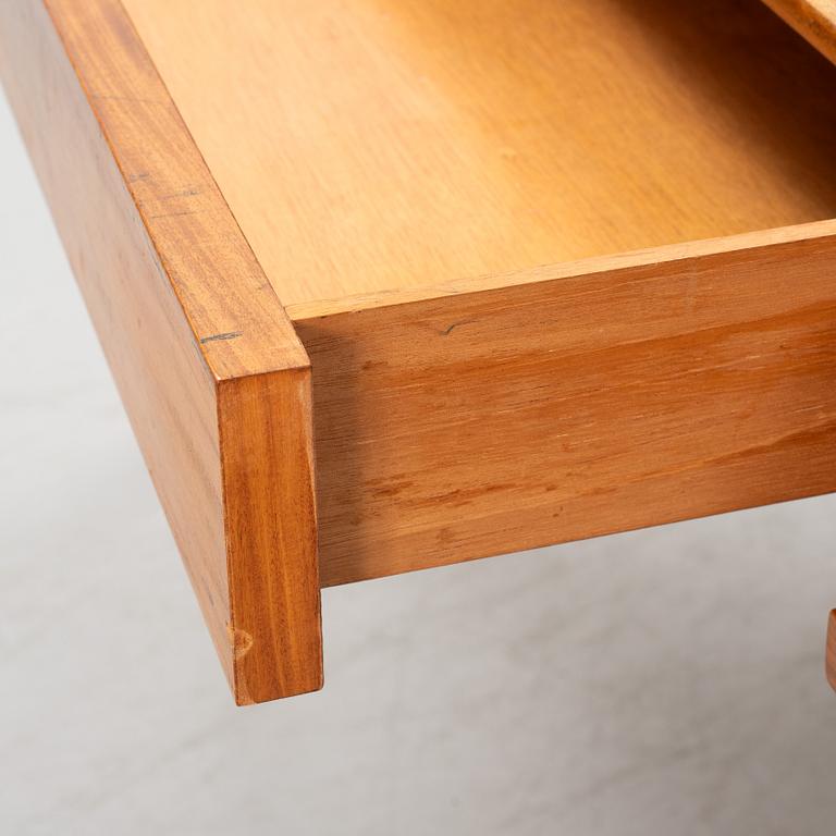 A mahogany veneered writing desk, 20th Century.