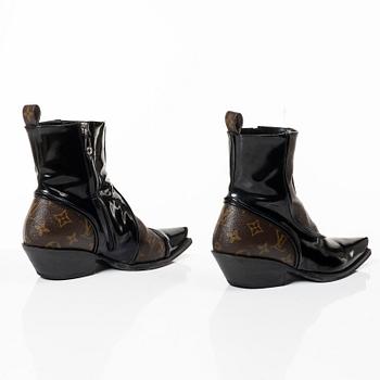 Louis Vuitton, boots, size 37.