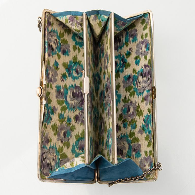 Iltalaukku, hopeaa. Suomen Kultaseppä Oy, Turku 1919.