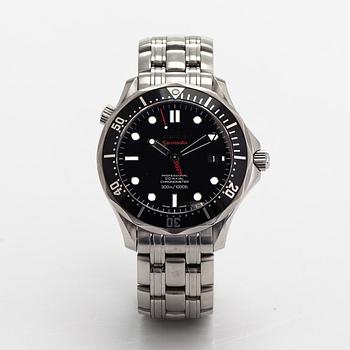 Omega, Seamaster, Diver, "James Bond", co-axial, 300m, rannekello, 41 mm.