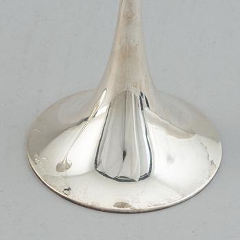 Tapio Wirkkala, ljusstakar, ett par, silver, "Trumpetti", Kultakeskus, Tavastehus, 1979.