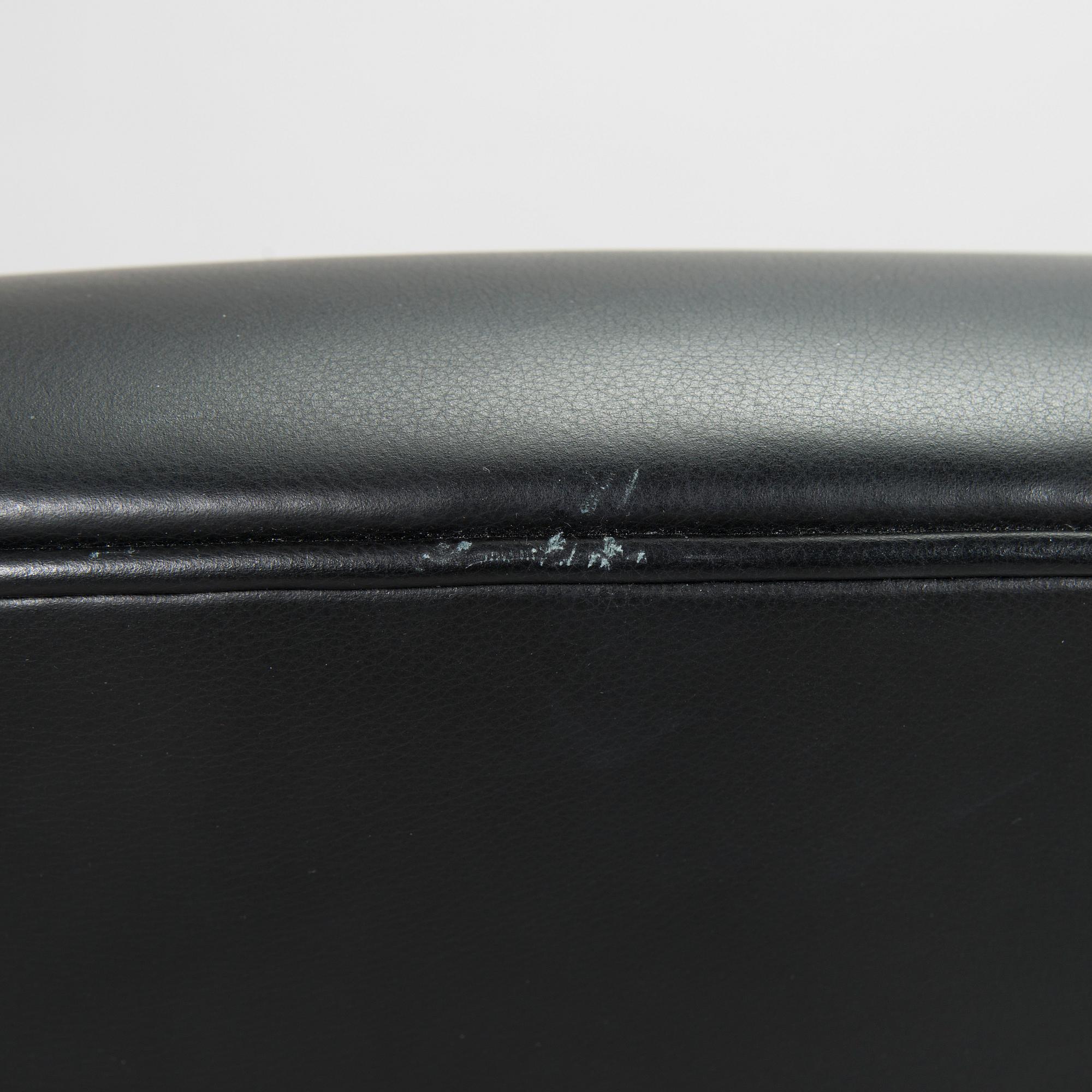 Frits Henningsen, fåtölj, "Heritage Chair", modell "FH419", och fotpall, Carl Hansen & Son, Danmark.