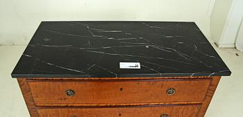 BYRÅ, gustaviansk stil. 1900-tal.