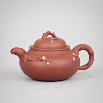 TEKANNA med LOCK. Yixinggods. 1900-talets första hälft.