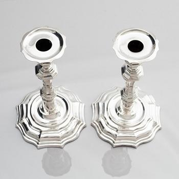 Jonas Thomasson Ronander, ljusstakar, ett par, silver, Stockholm 1754. Senbarock.