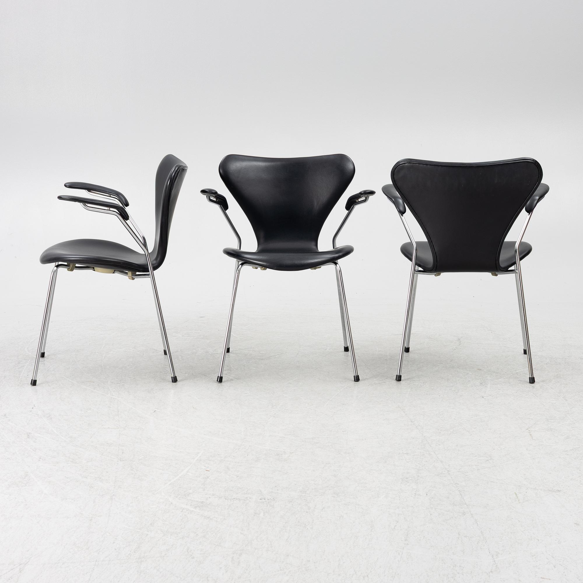 Arne Jacobsen, karmstolar 3st, "Sjuan", Fritz Hansen, 2000-tal.