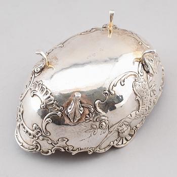 SKÅL, silver, möjligen Holland, omkring år 1900. Vikt ca 169 g.