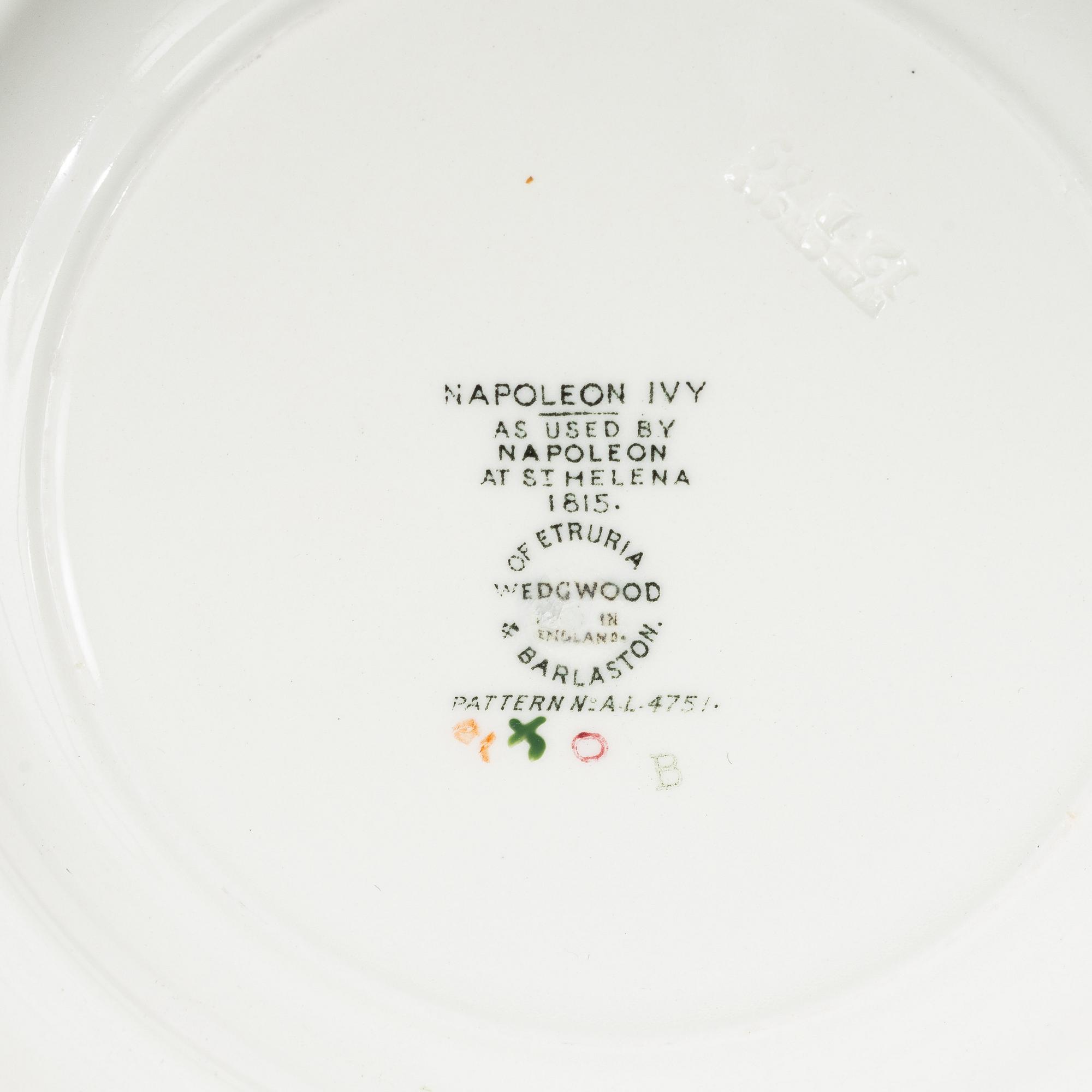 48 pcs of 'Napoleon Ivy' service Wedgewood.