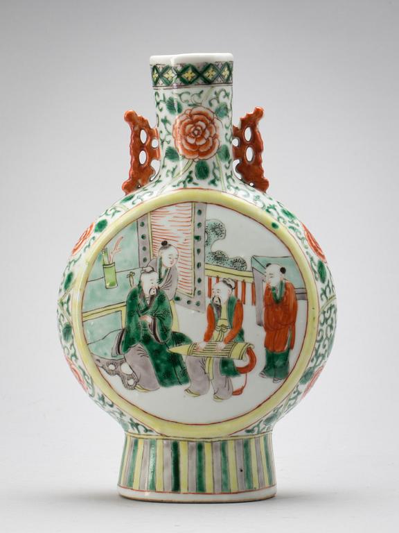 PILGRIMSFLASKA, porslin. Kina sen Qing.